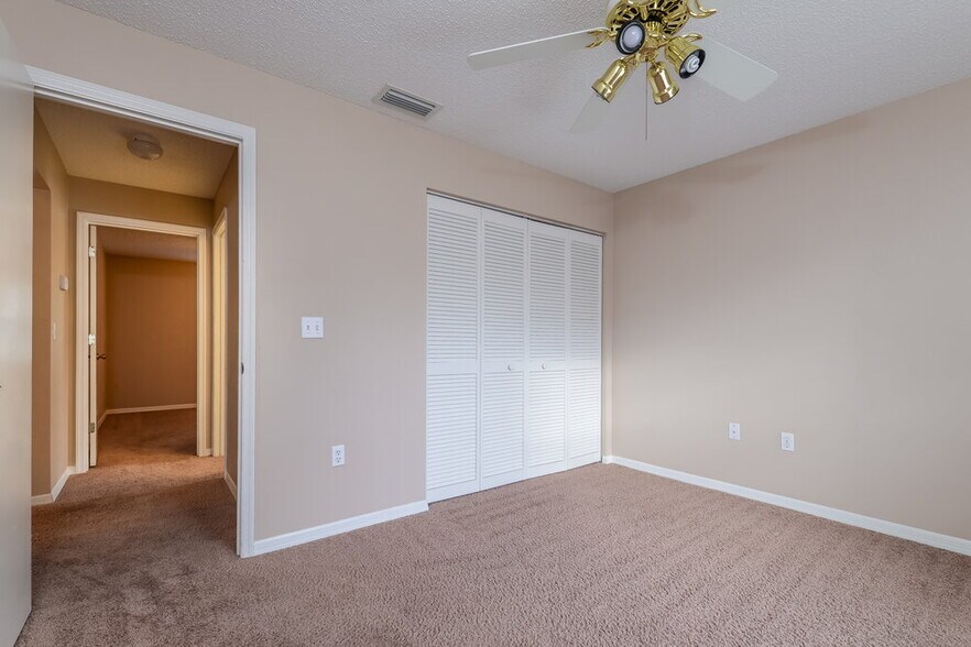 Building Photo - 1205 Oak Trace Dr