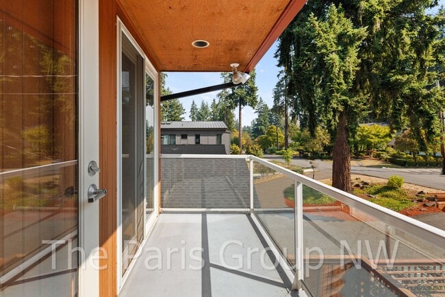 Building Photo - Extraordinary Custom Enatai Home *4min to DT Bellevue *High End Finishes * Central AC *EV Charger