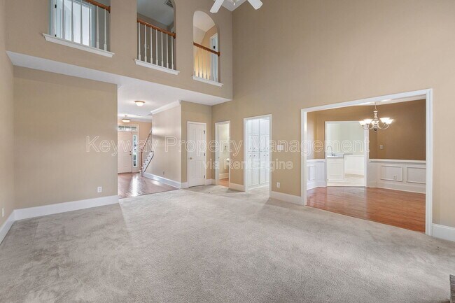 Building Photo - 4890 Somerset Dr