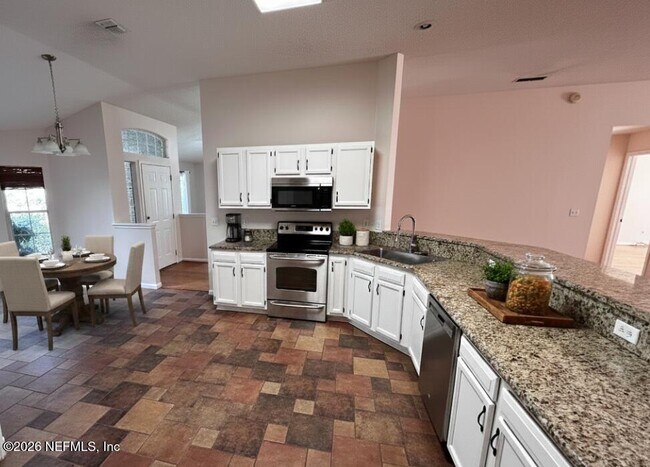 Building Photo - 1449 Blue Heron Ln N