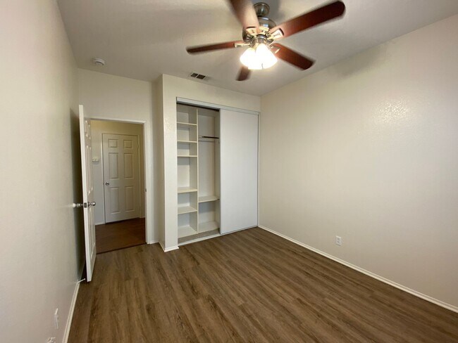 Building Photo - Spacious 3 Bedroom, 2 Bath located in Treasures of Caste Creek Community!