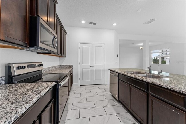 Building Photo - 520 Overpool Ave