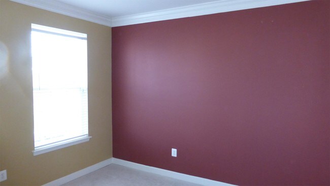 Building Photo - 1308 Saunders Dr