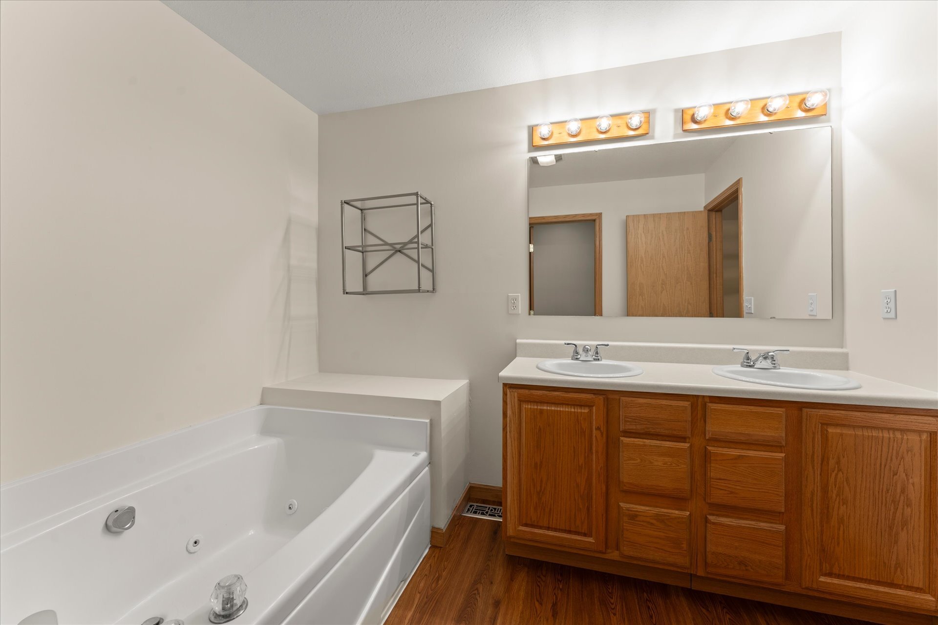 Building Photo - 1203 Windwood Ln