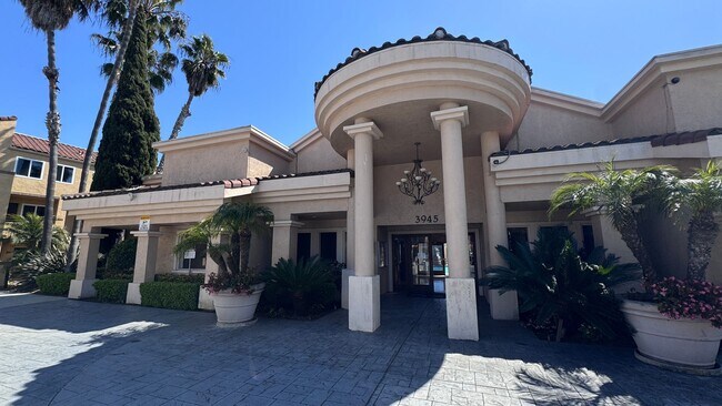 Building Photo - 1 Bedroom in Venetian Gated Community