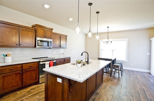 Building Photo - 2629 N Justin Dr