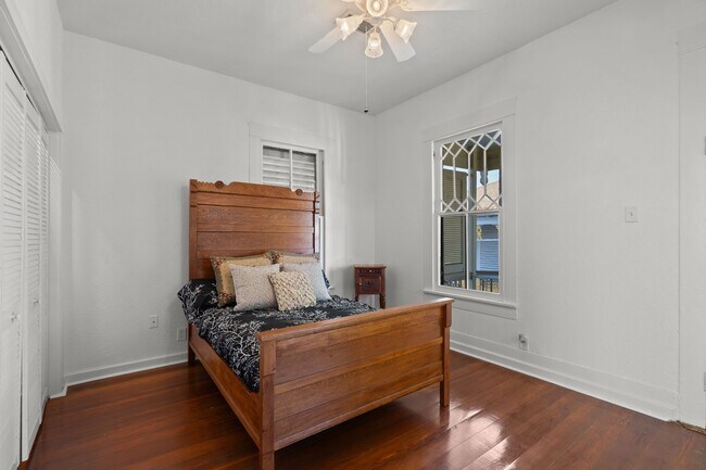 Building Photo - 611 Church St