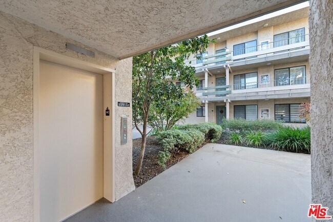 Building Photo - 4141 Via Marisol