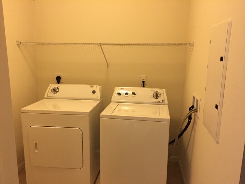 Building Photo - 57 Augustus Ct