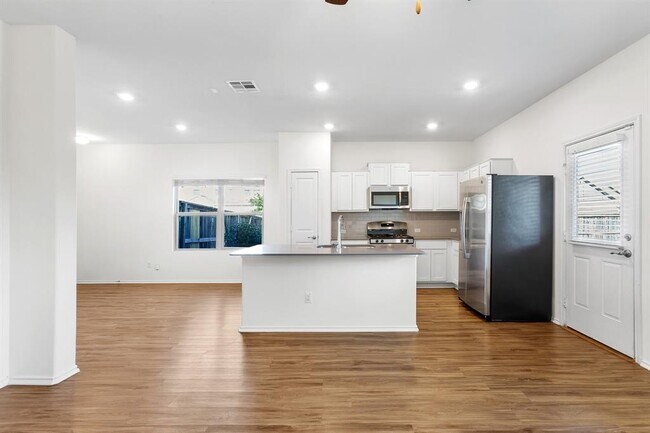 Building Photo - 189 Andross Ln