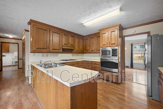 Building Photo - 2645 Wilshire Terrace