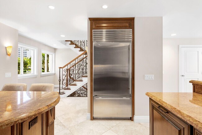 Building Photo - 555 S Ocean Blvd