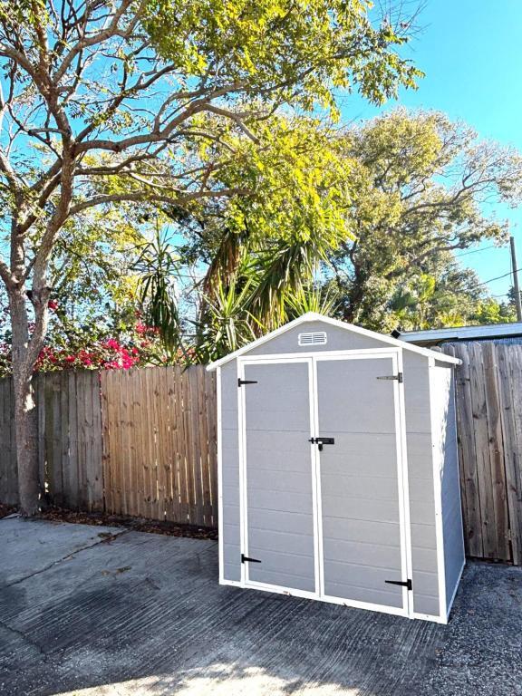 Building Photo - 10367 109th Ave