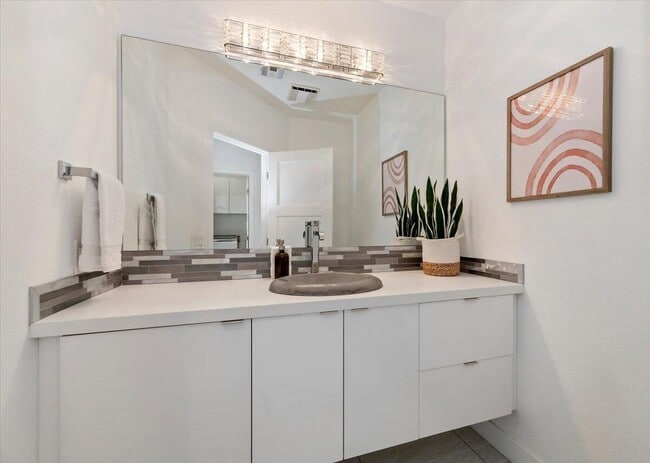 Building Photo - 53245 Avenida Martinez