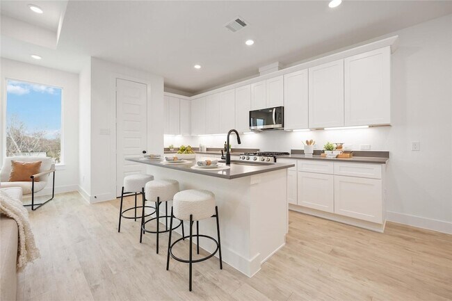 Building Photo - 5322 Rue