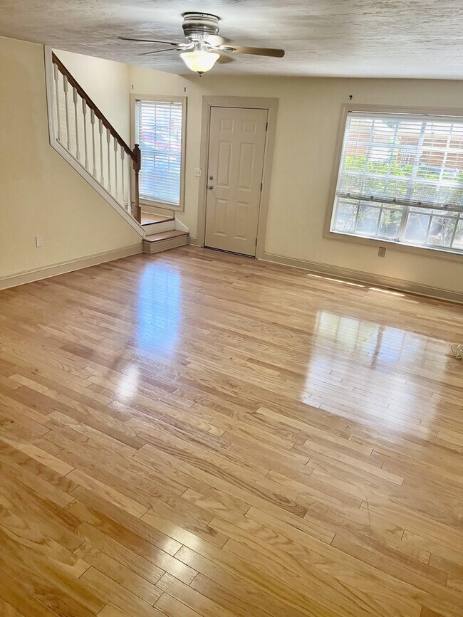 Building Photo - 9727 SW 52 Ln