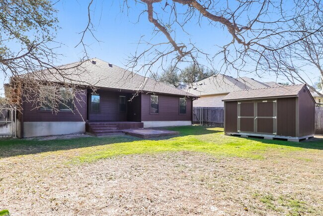 Building Photo - 701 Algerita Dr