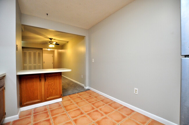 Building Photo - 710 Twin Circle Dr