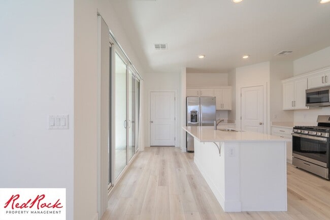 Building Photo - Stand Alone Home In Desert Color