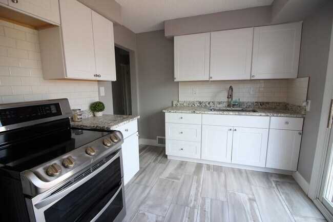 Building Photo - Taylor Home for Rent