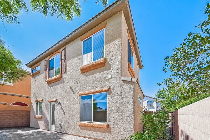 Building Photo - 8276 Begonia Blush Dr
