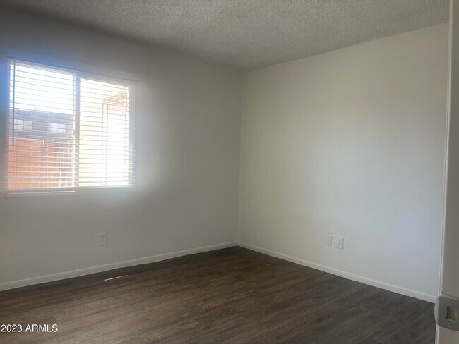 Building Photo - 4520 E Wood St