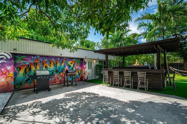 Building Photo - 14615 NE 3rd Ct