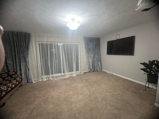 Building Photo - 8548 Pine Run Ct