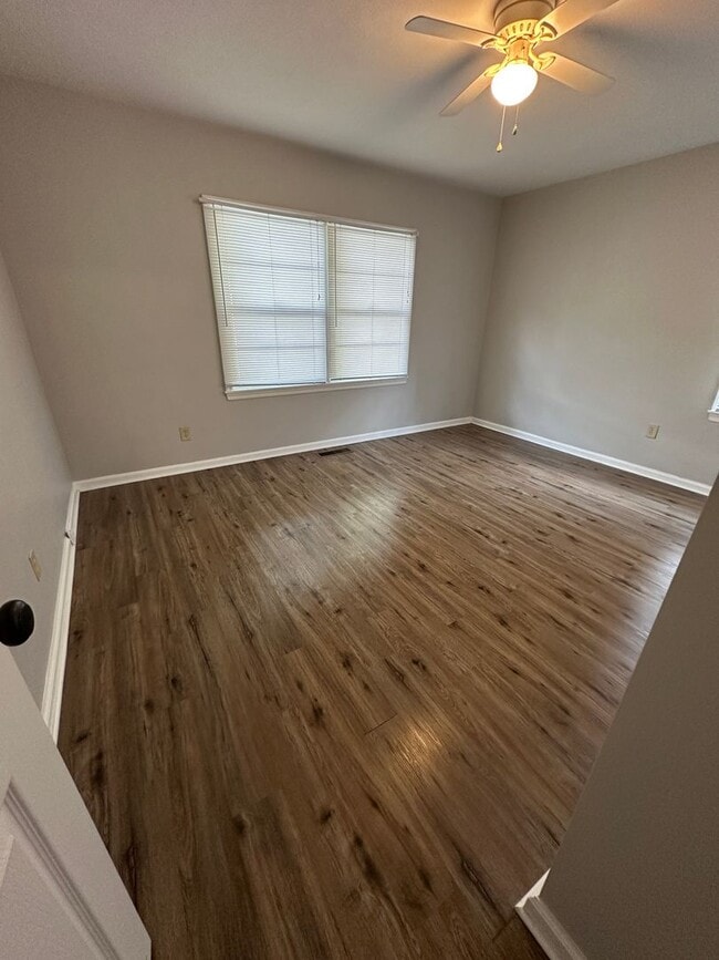 Building Photo - Super Duplex on Meridian Dr W.