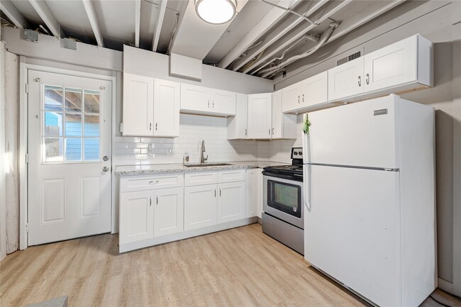 Primary Photo - 6911 Avenue O