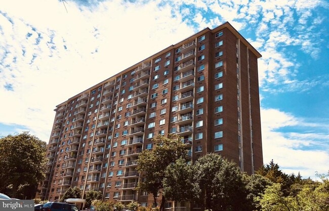 Building Photo - 2059 Huntington Ave