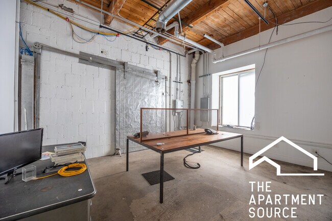 Building Photo - 3134 W Carroll Ave