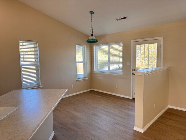 Building Photo - 3 Bedroom, 2 Bathroom Home in Tijeras, NM