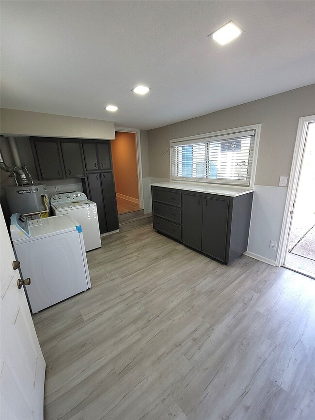 Building Photo - 628 King St