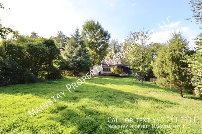 Building Photo - 10239 Parkwood Dr