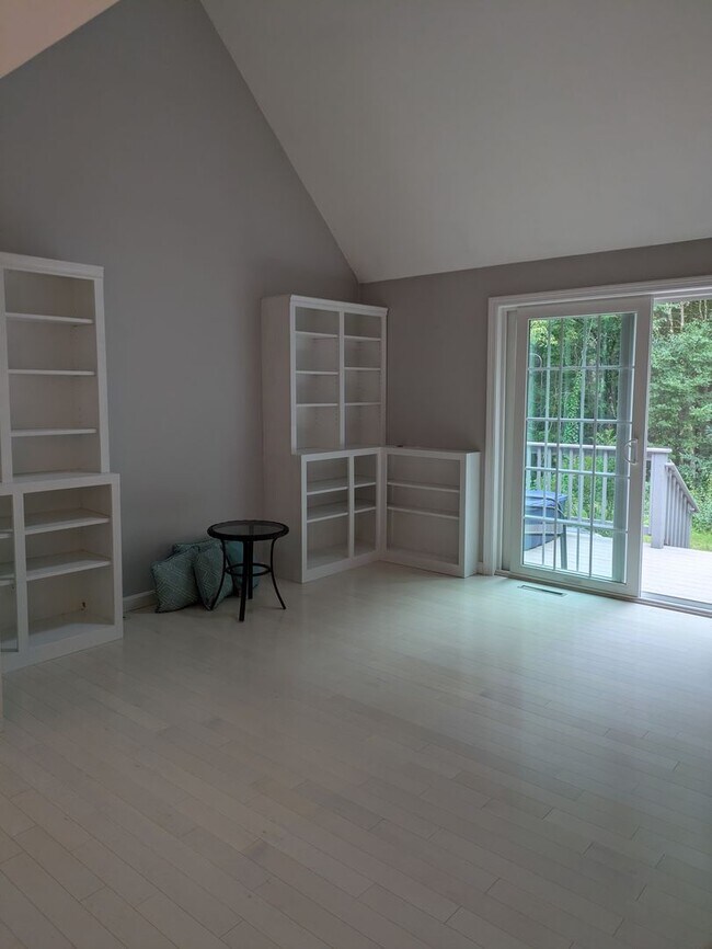 Building Photo - 56 Glengarry Dr