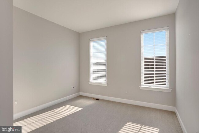 Building Photo - 23110 Lavallette Square
