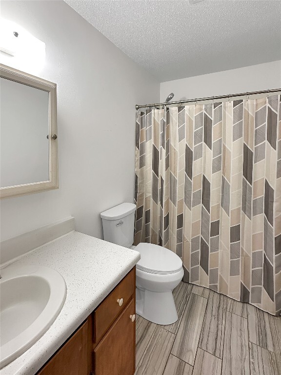 Building Photo - 211 Walnut St