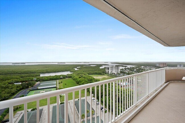 Building Photo - 5051 N Hwy A1A