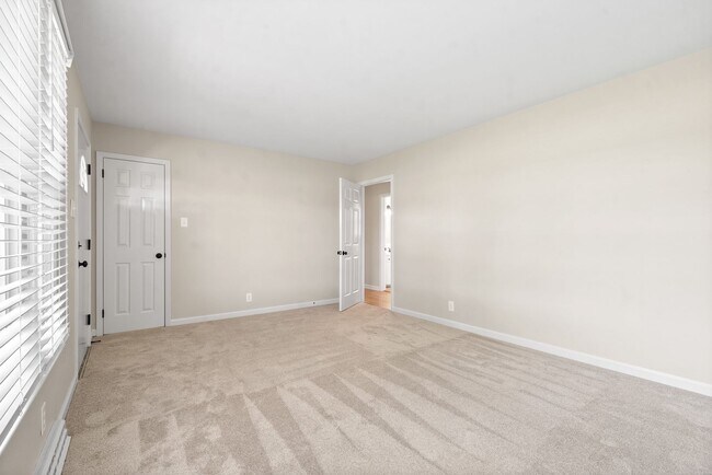 Building Photo - 4 Bedroom Country Style Home For Rent!