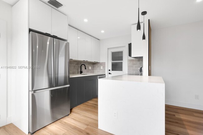 Building Photo - 1201 N 16th Ave