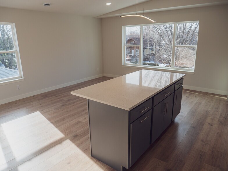 Building Photo - 4425 45th Ave S