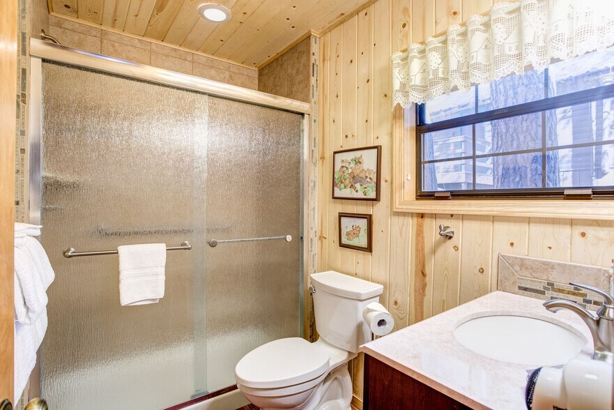 Building Photo - 8041 Woodpecker Way