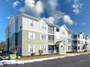 Building Photo - For Rent: Beautifully updated 2-bed/2-bath condo, Sandpiper Village, Rehoboth. $2,000.00/month. P...