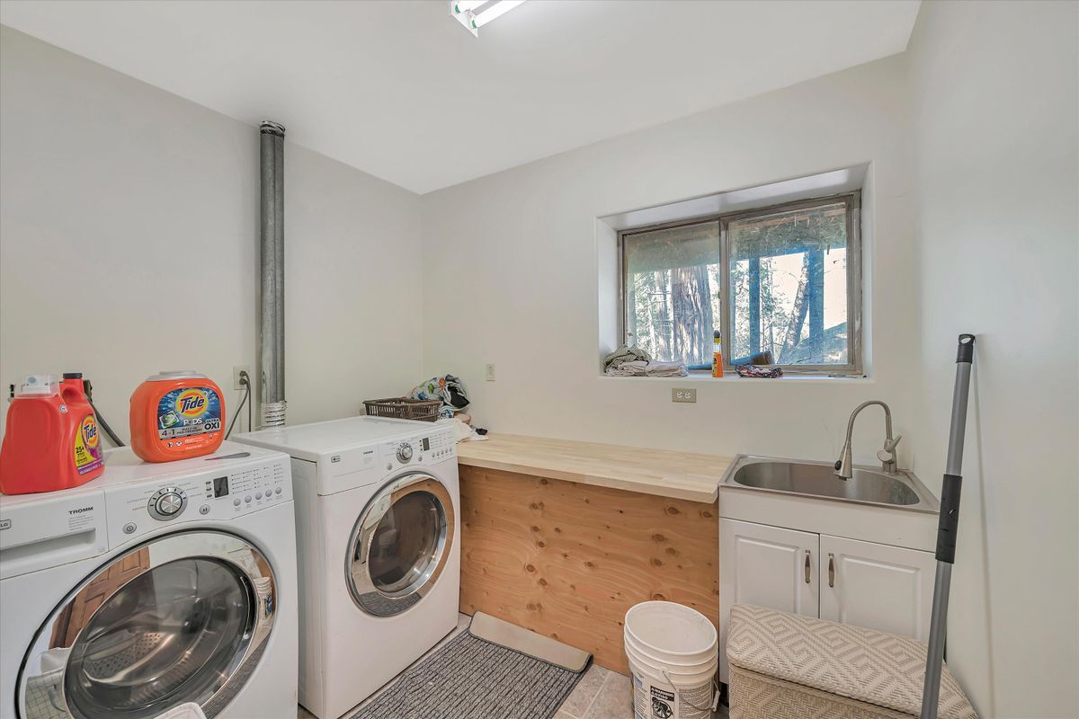 Building Photo - 1312 Squaw Rock Trail