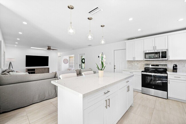 Building Photo - 124 Oregon Ln