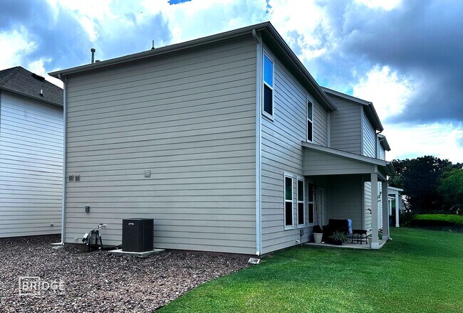 Building Photo - 351 Huisache St