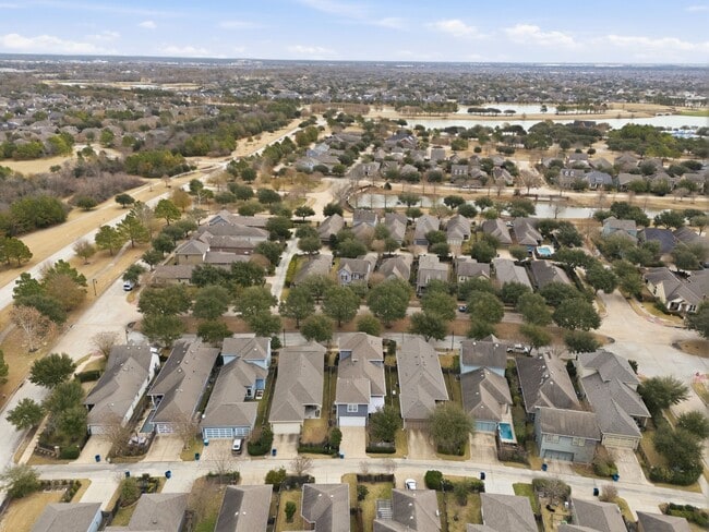 Building Photo - 17019 Seminole Ridge Dr