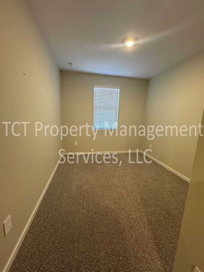 Building Photo - Beautiful like new home in San Tan Groves