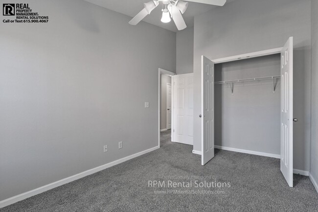 Building Photo - Amazing Smyrna 3BR townhome END-UNIT, just 1 mile from I-24!